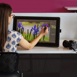 Wacom Cintiq 22 Medium (DTK2260K0A)